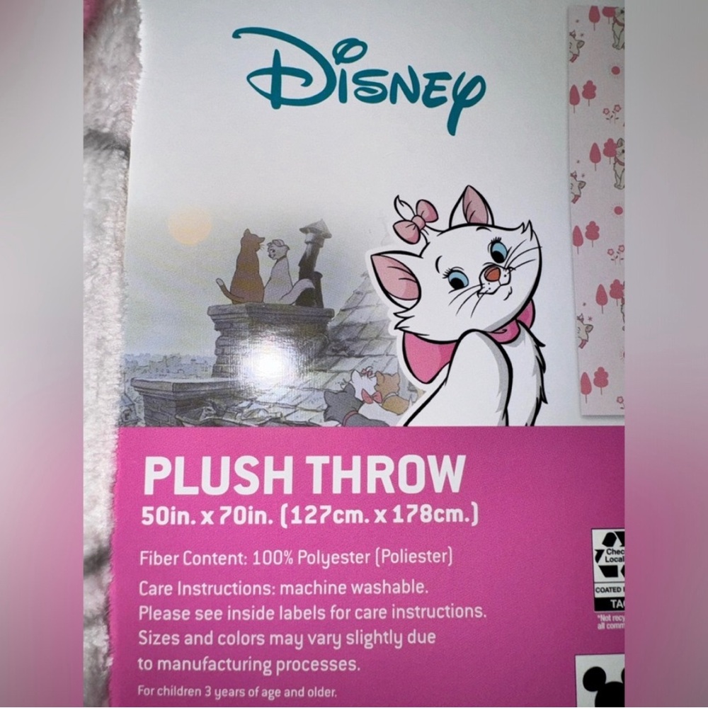 NWT Disney Aristocats Marie Eiffel Tower Plush
Soft Throw Blanket 50"×70" Pink - Picture 4 of 5